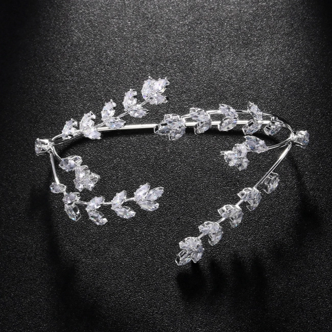 женский браслет с листиками