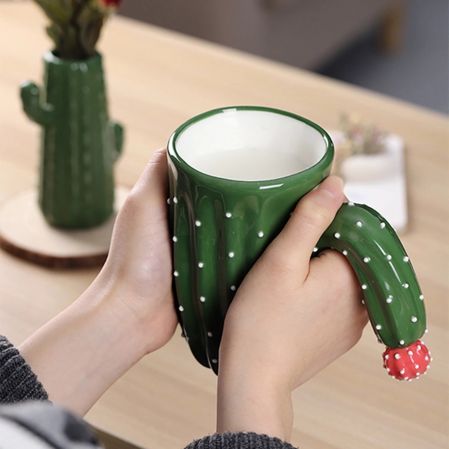 чашка с кактусом