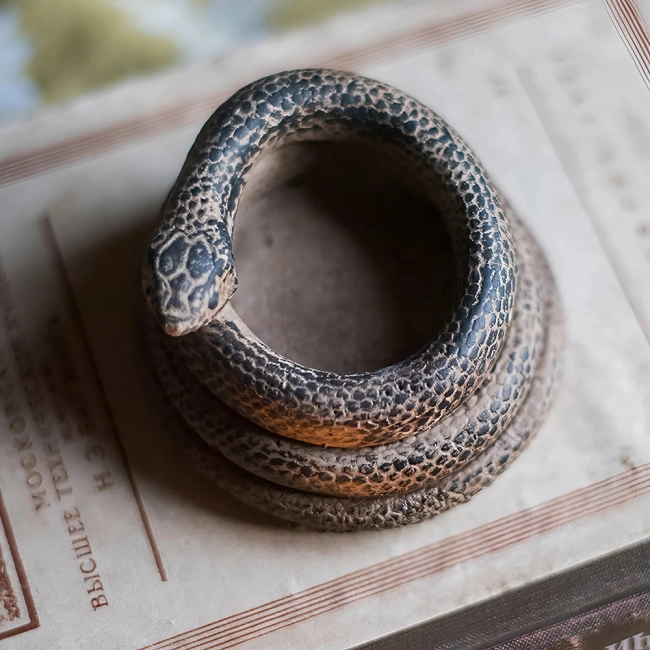 подсвечник в виде змеи