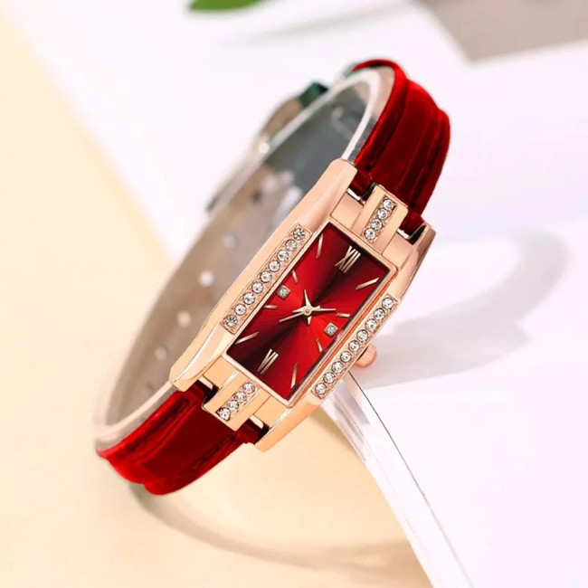 женские часы украшены камнями