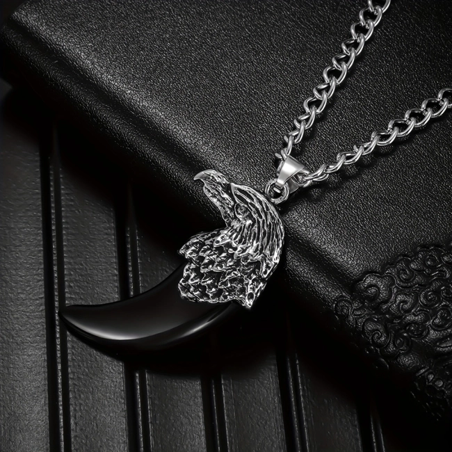 підвіска з іклом