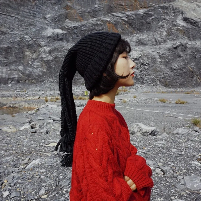 вязаная шапка с хвостом