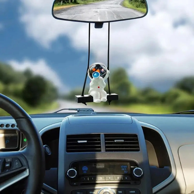 фігурка астронавта