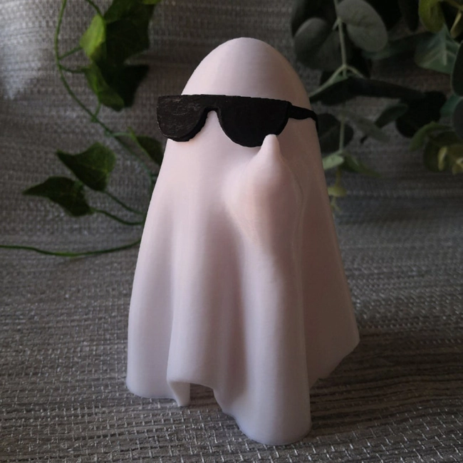 фігурка з примарою