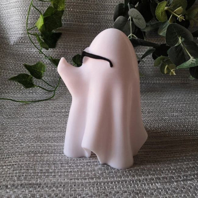 фігурка привид, що світиться