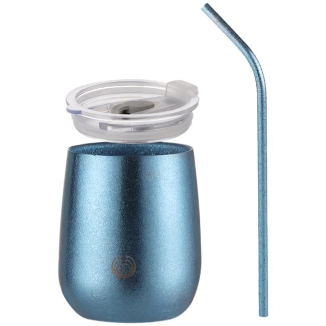 стакан с крышкой и многоразовой трубочкой