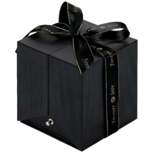 кулон у коробці з трояндою