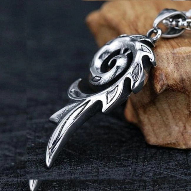 подвеска в готическом стиле