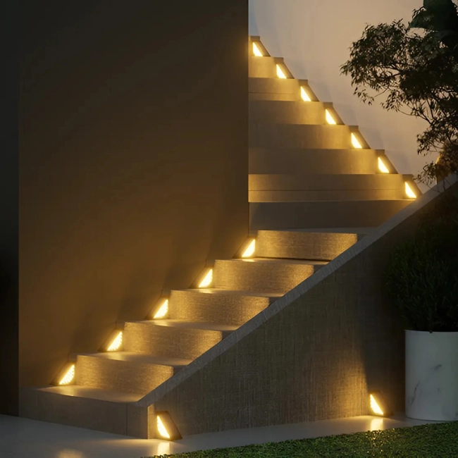 світильник на сонячній батареї для вулиці