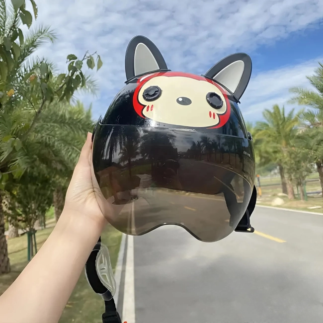 кошачьи ушки на наклейке