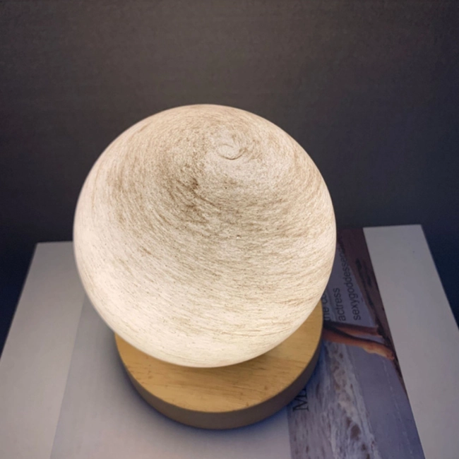 нічник з планетою