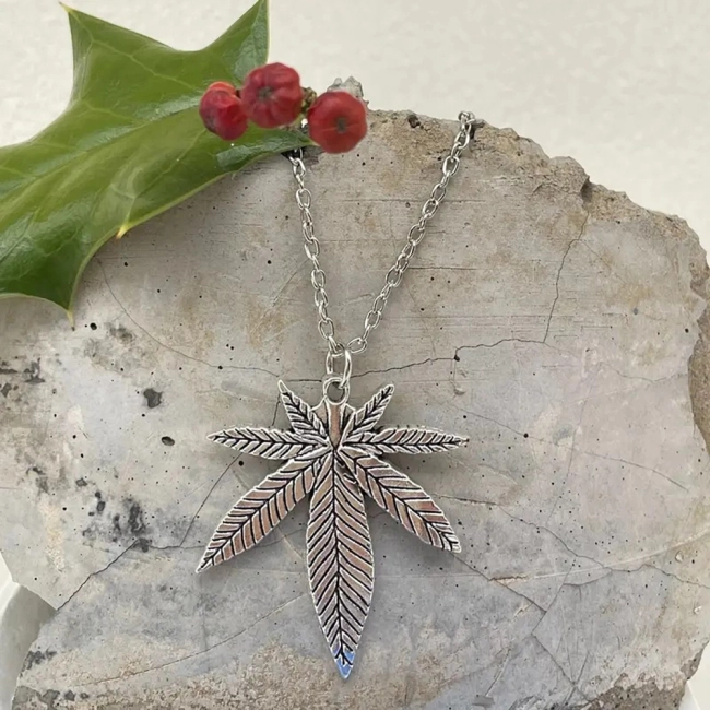 подвеска в виде листа