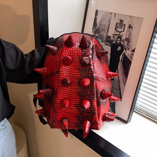 рюкзак с шипами