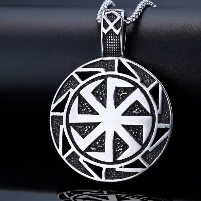 подвеска с медведем