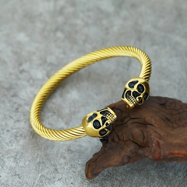 мужской браслет с черепами