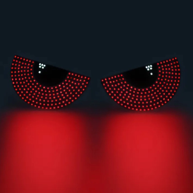 очі на лобове скло, що світяться