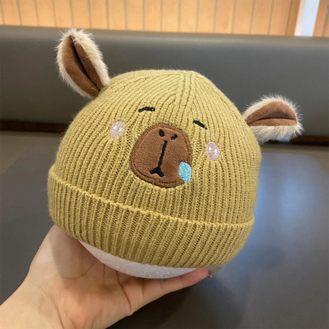 шапка с капибарой