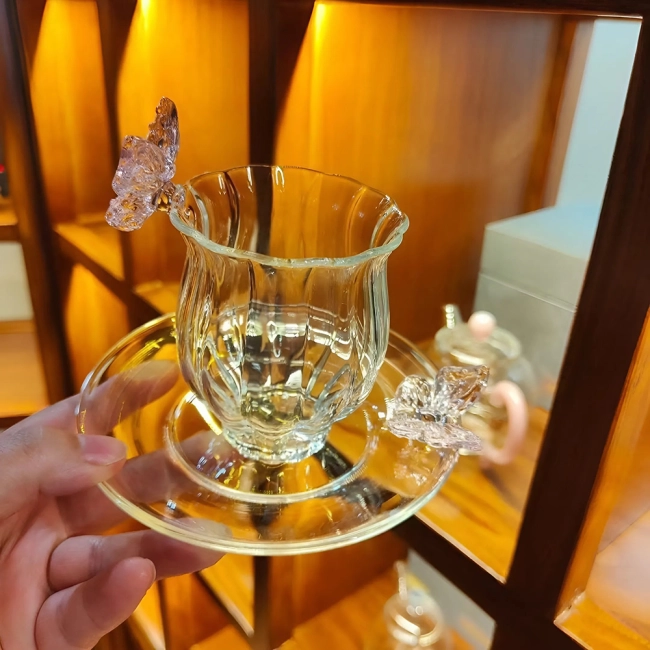 стакан з тарілочкою