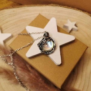 женский кулон с цепочкой