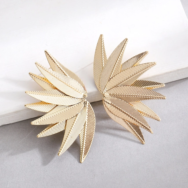 серьги в виде листьев