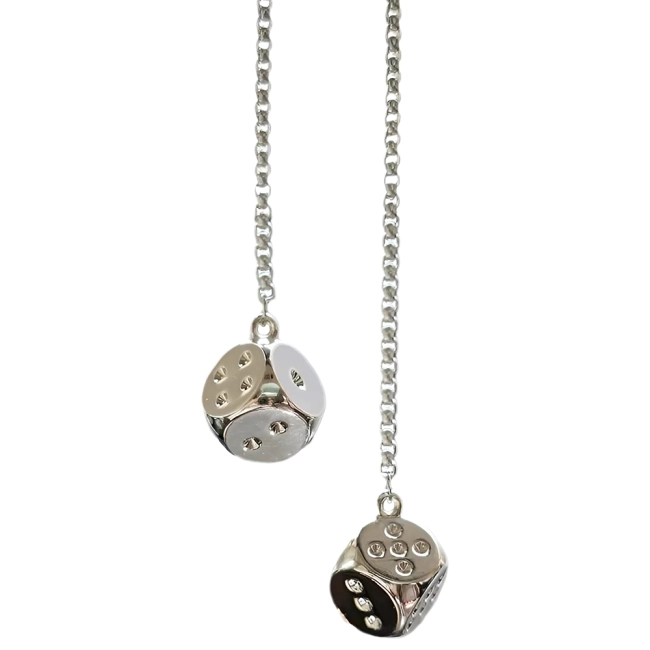 кубики на зеркало в машину