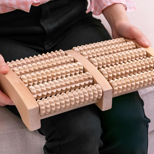 дерев'яний масажер для стоп