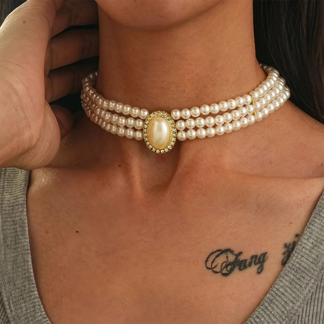 жемчужный чокер на шею