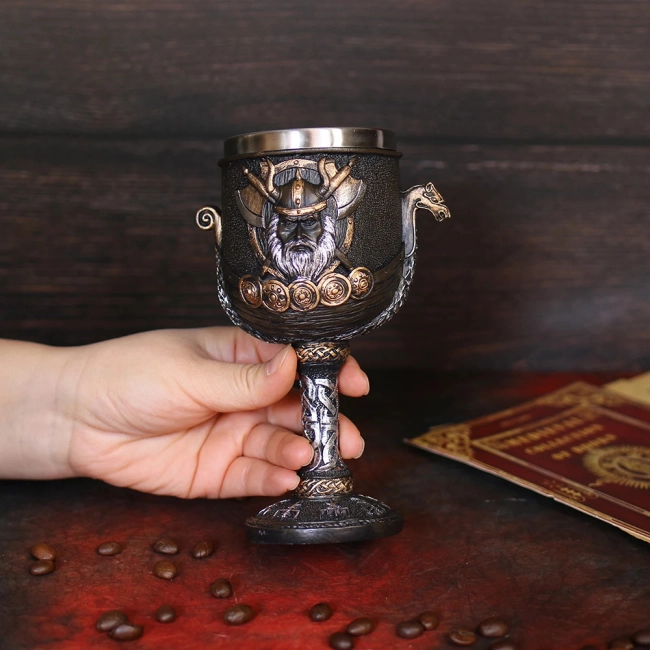 кубок на ножке