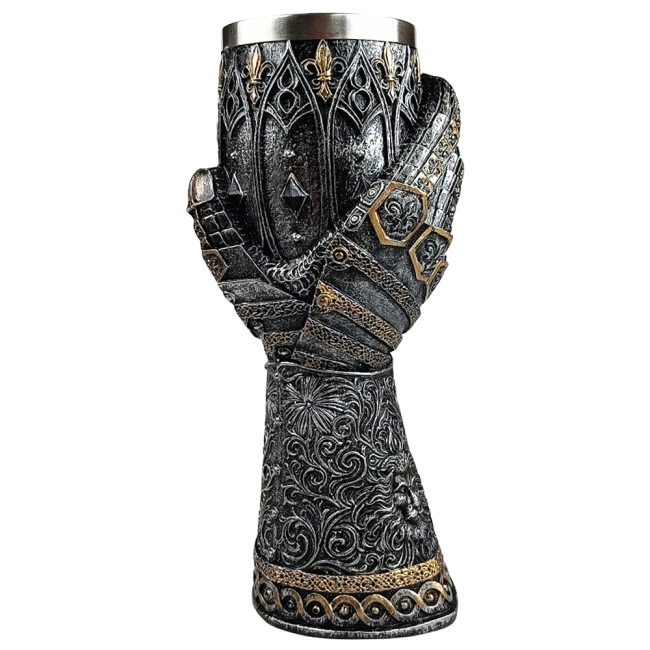 кубок із рукою лицаря