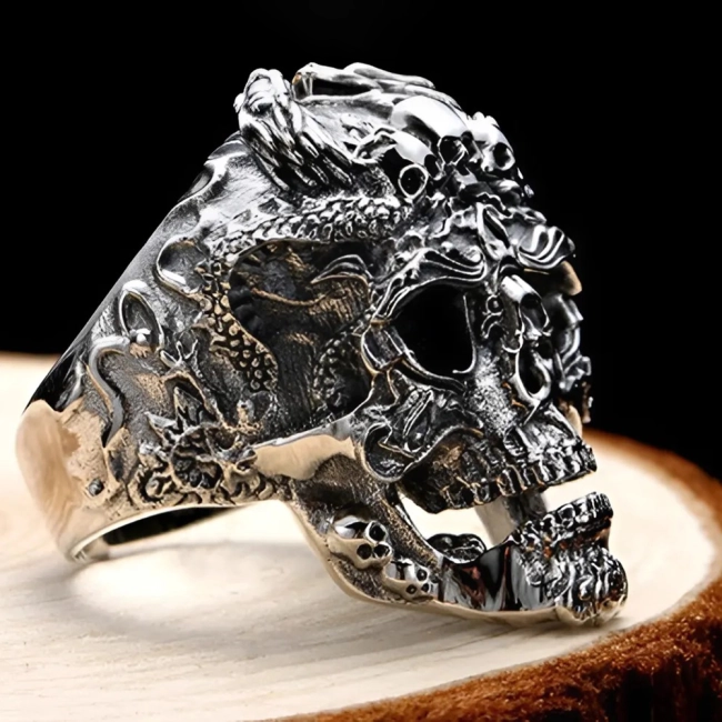 мужской перстень с черепом