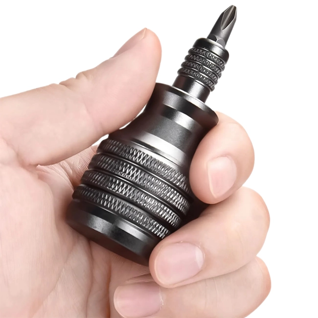 отвертка с битами в ручке