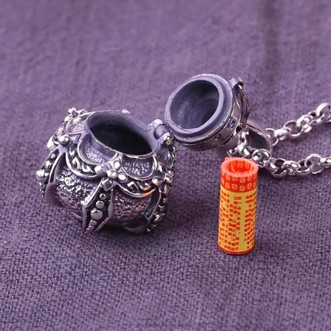 открывающийся медальон