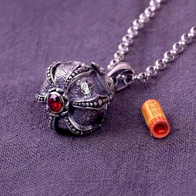 открывающаяся подвеска