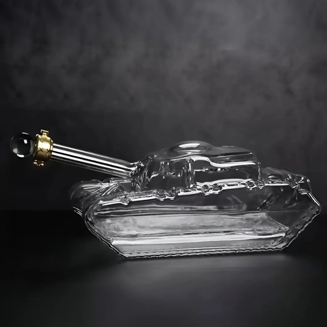 графин в виде танка