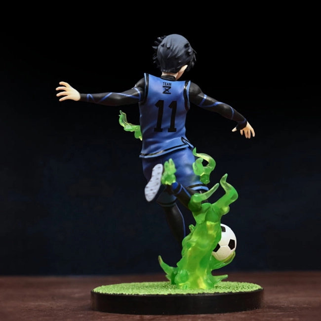 фигурка персонажа из Блю Лок