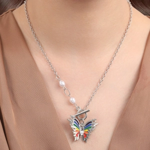 подвеска в виде бабочки