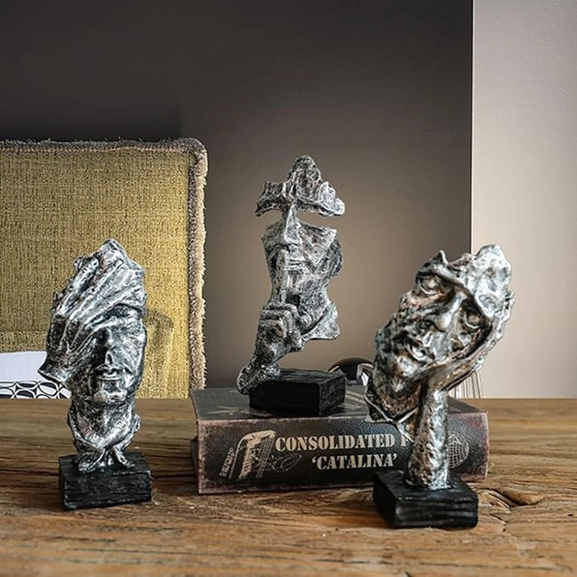 статуэтки лицо с рукой