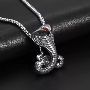 кулон кобра