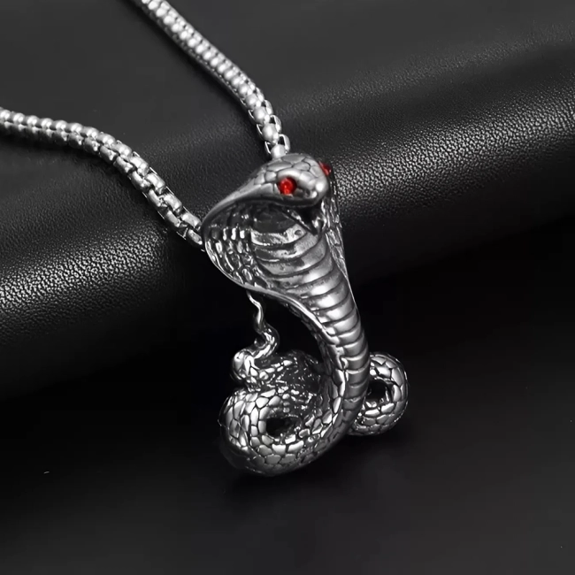 кулон кобра