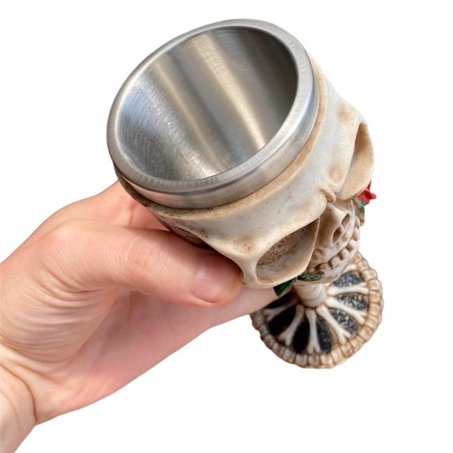 бокал с черепом