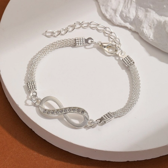 жіночий браслет зі знаком нескінченності