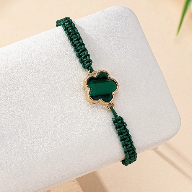 женский браслет с подвеской