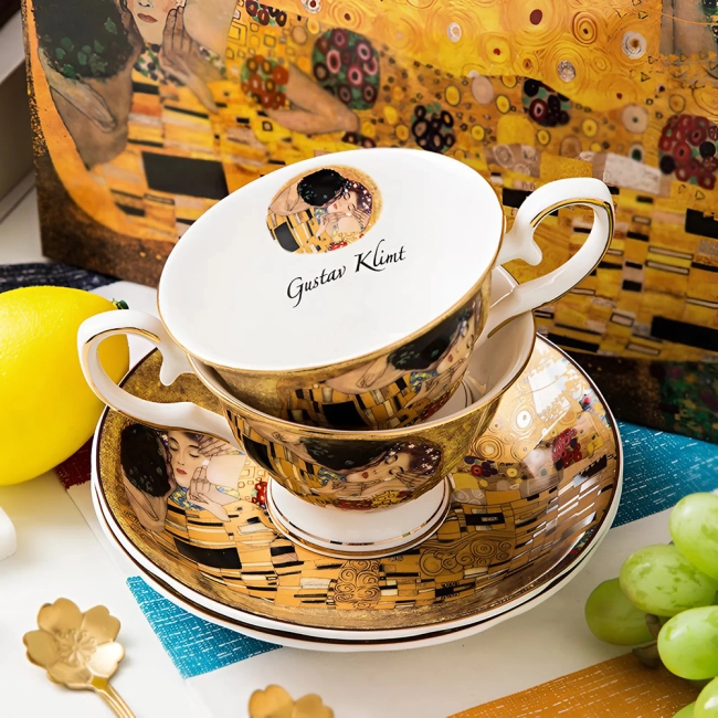 набір чашок поцілунок