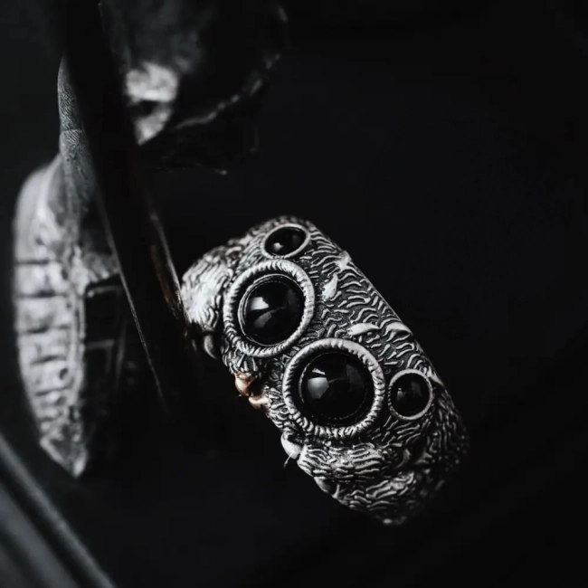 кольцо с пауком