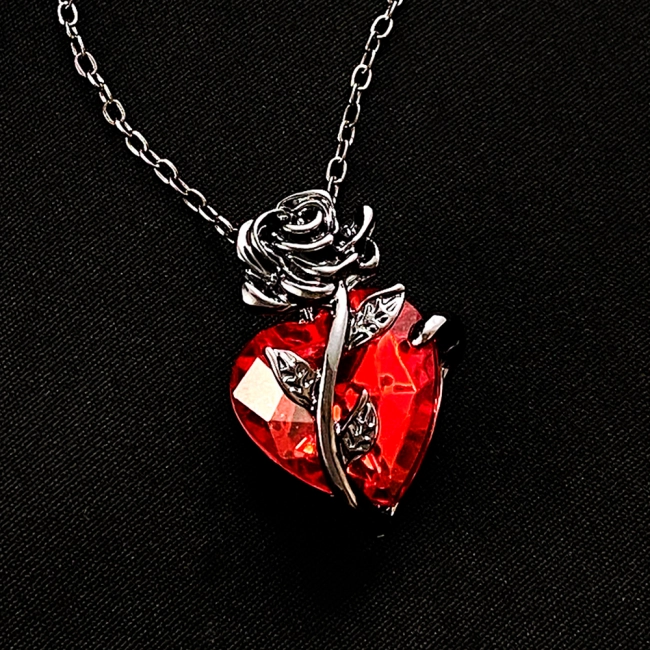 кулон з трояндою