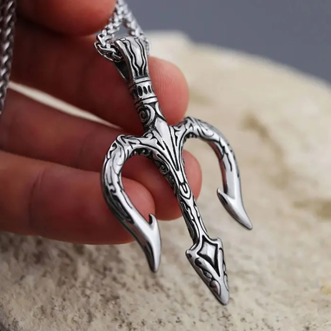 кулон з тризубом