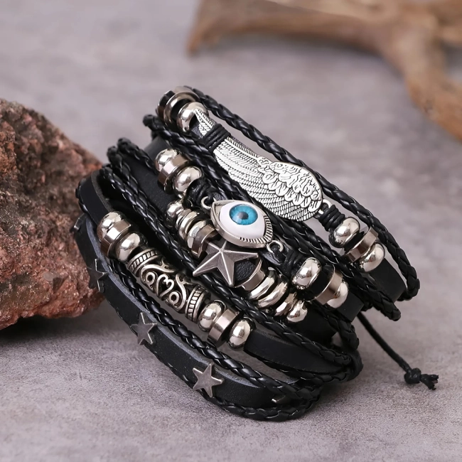 набір з п'яти браслетів