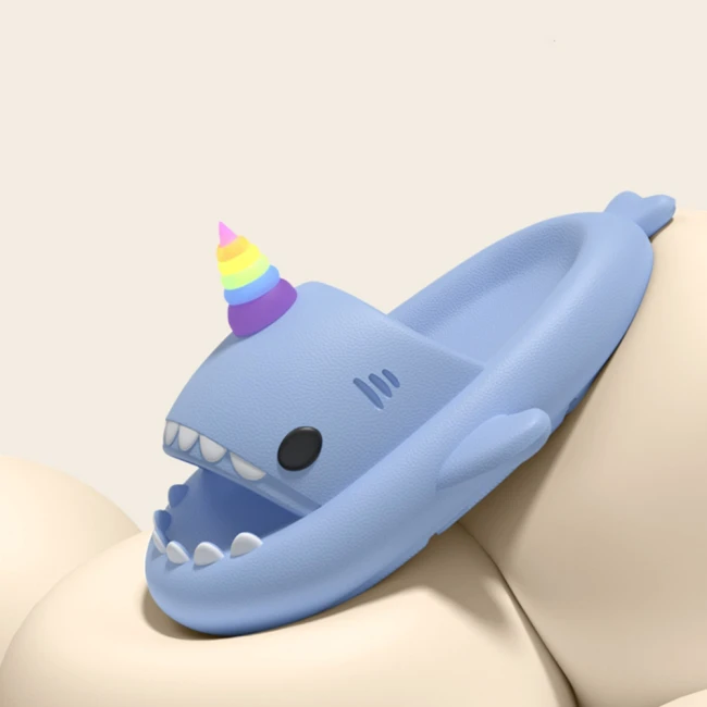 шльопанці у вигляді акули