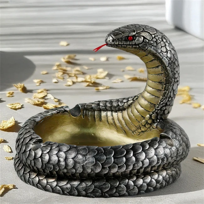 пепельница со змеей