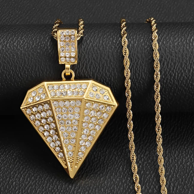 кулон у вигляді діаманта